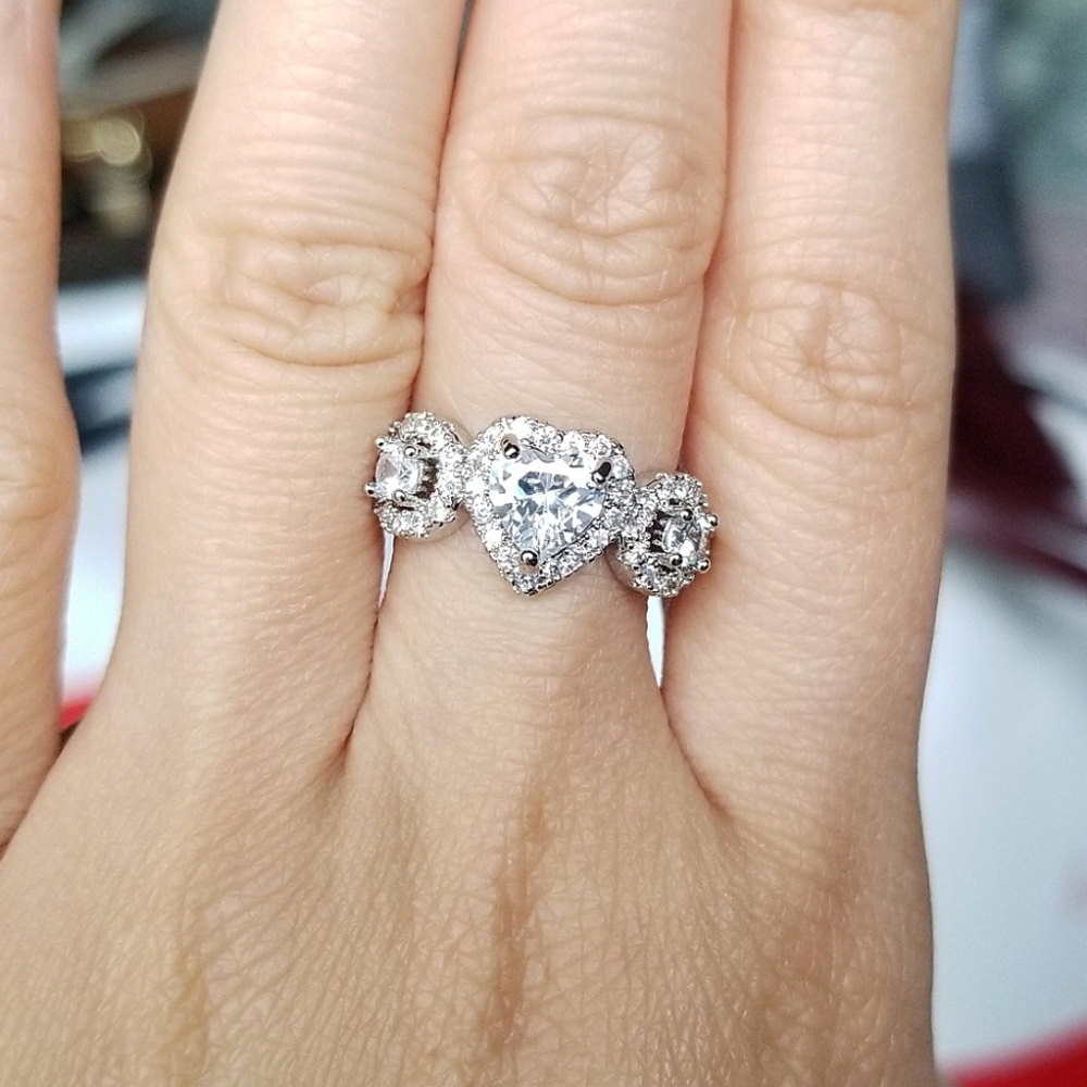 💎NEW💎 3 STONES HALO HEART RING - Picture 2 of 7